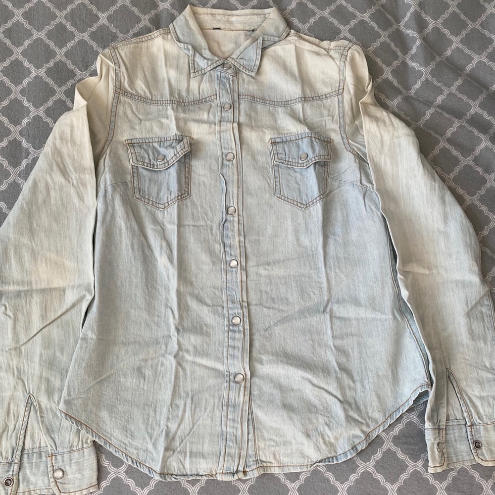 🌿 Acid Washed Denim Button Down
